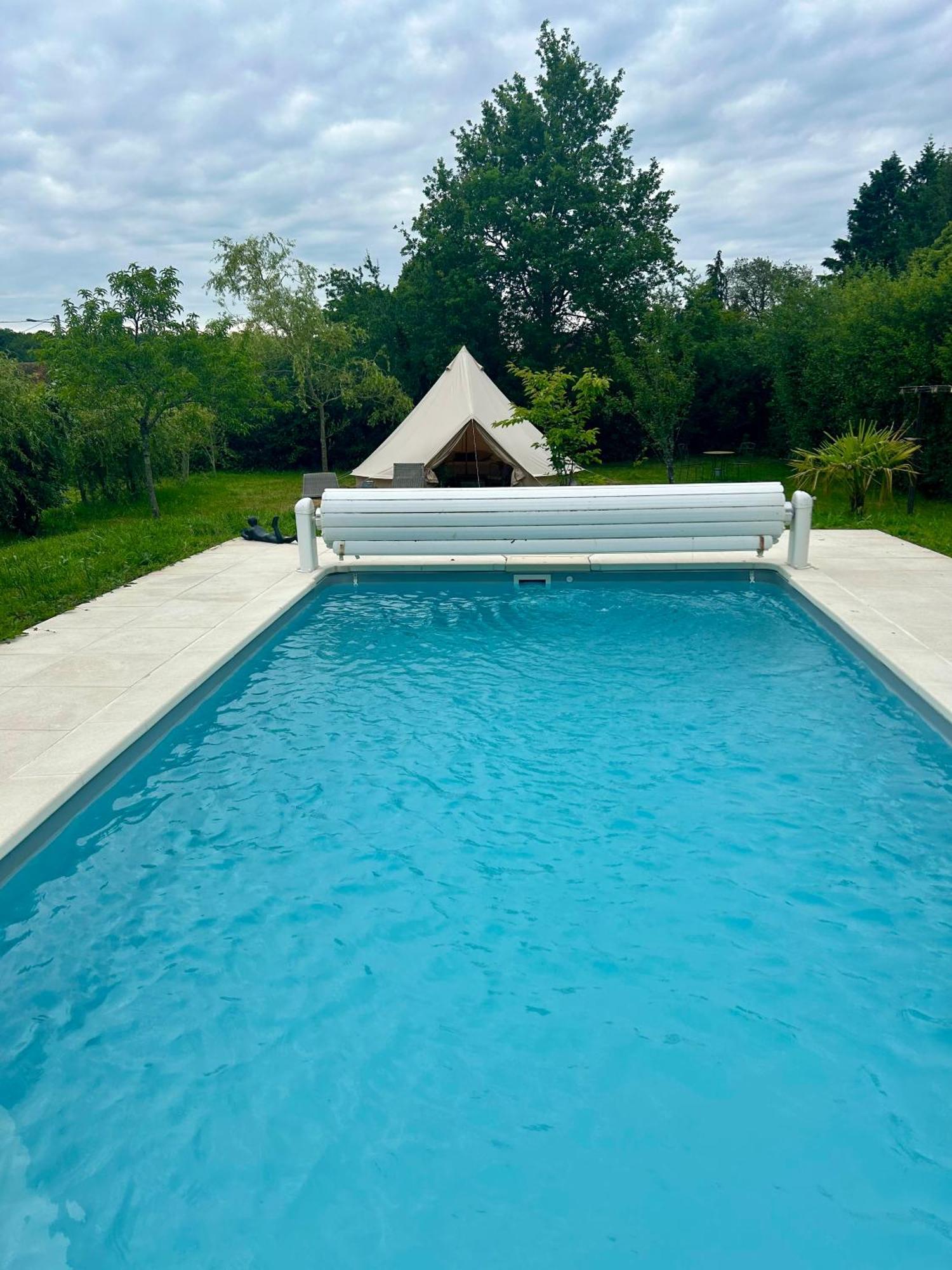 Chambre Au Jardin Tente De Charme Eguzon-Chantome Exterior photo