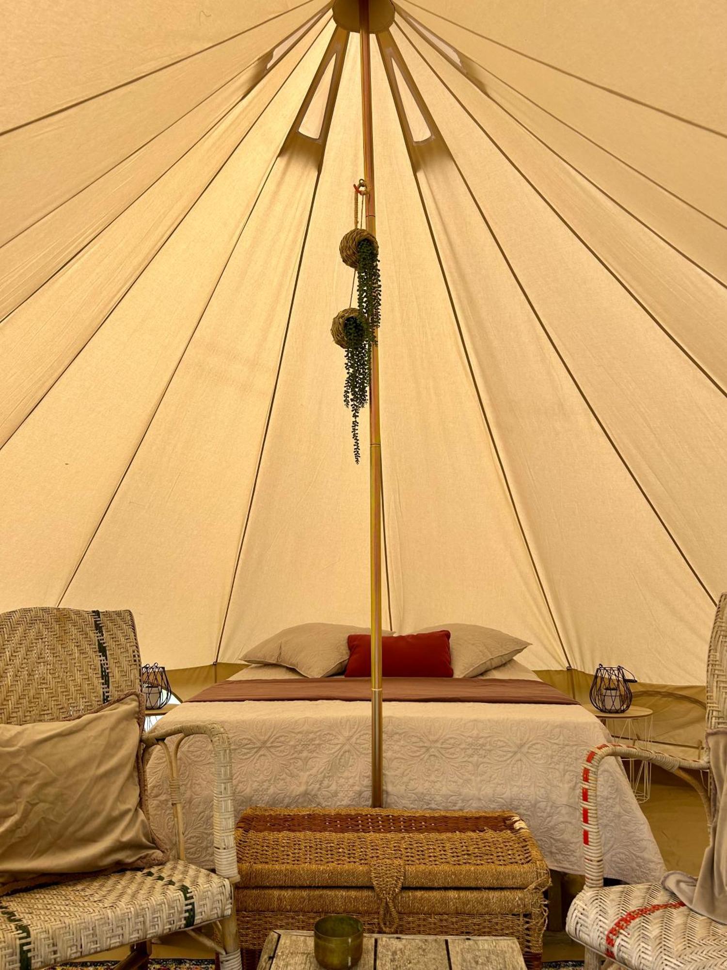 Chambre Au Jardin Tente De Charme Eguzon-Chantome Exterior photo