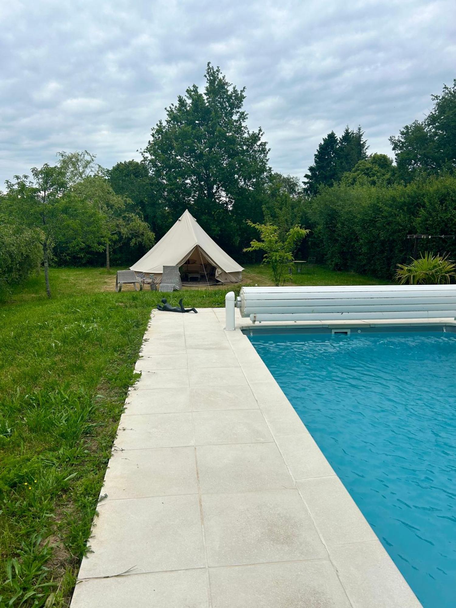 Chambre Au Jardin Tente De Charme Eguzon-Chantome Exterior photo