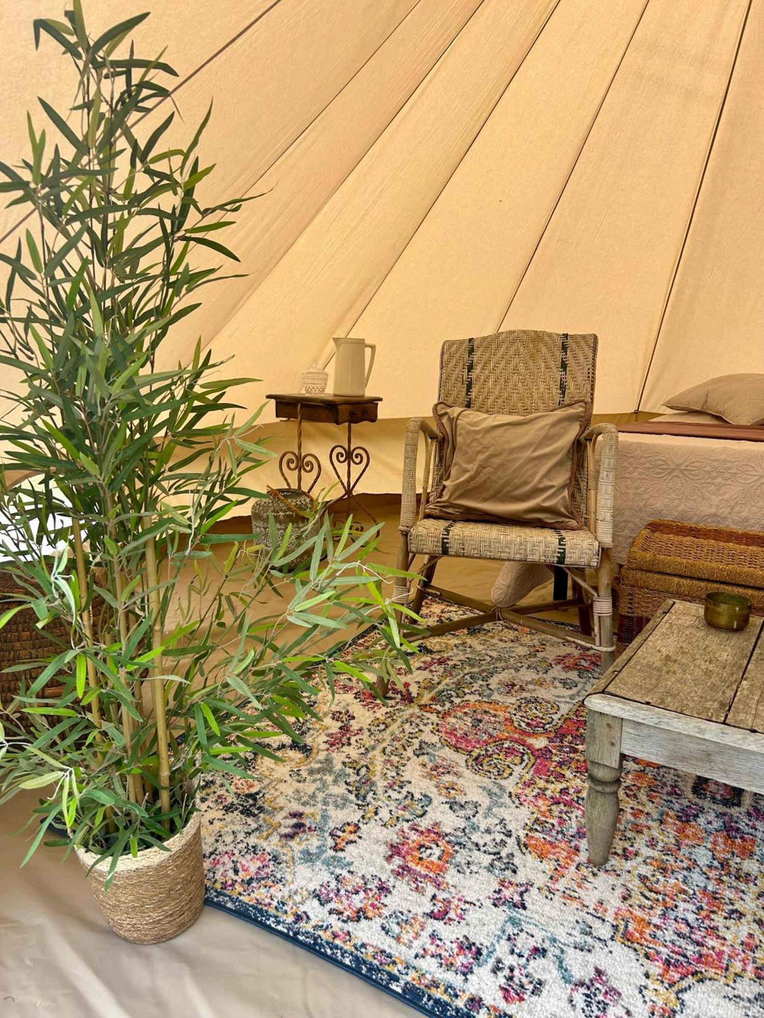 Chambre Au Jardin Tente De Charme Eguzon-Chantome Exterior photo